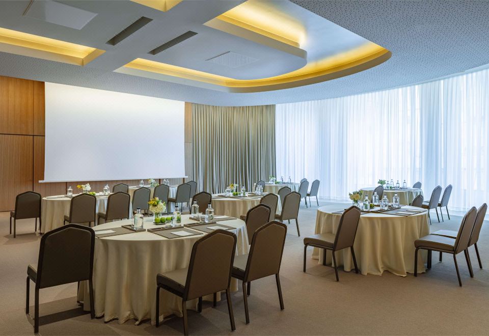 1. 아난타라 플라자..