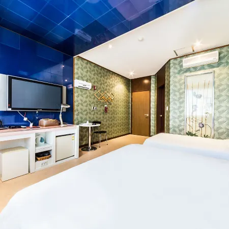 HOTEL NOSTALGIA