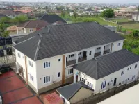 Geza Luxury Apartment Hotel di 