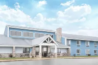 Baymont by Wyndham Kasson Rochester Area - piscina
