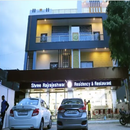 Hotel Shree Rajrajeshwar Palace Отели в г. Махешвар