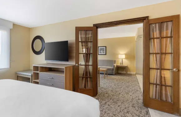 格倫維尤 - 芝加哥郊區貝斯特韋斯特套房酒店