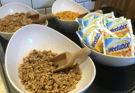 홀리데이 인 익스프레스 세인트 알반스 외부 주차장