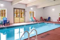 Pocono Inn & Banquet - Stroudsburg - Pool
