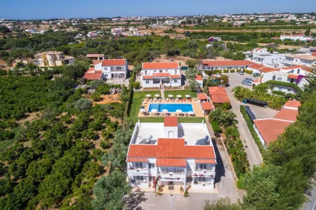 Apartamentos Flor da Laranja, Albufeira by AlgarveBlossom Отели рядом с достопримечательностью «Пляж Фалезия»