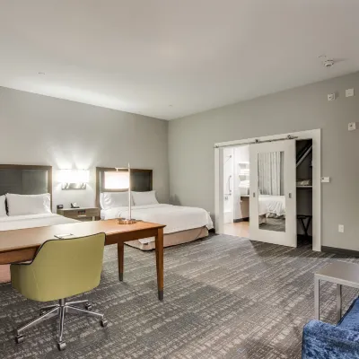 Hampton Inn & Suites Dallas/Ft. Worth Airport South - 2-Star