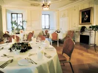 Hotel Schloss Edesheim - Parking