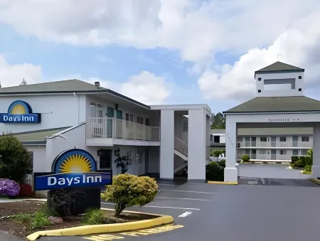 Days Inn by Wyndham Federal Way Отели в г. Федерал-Уэй