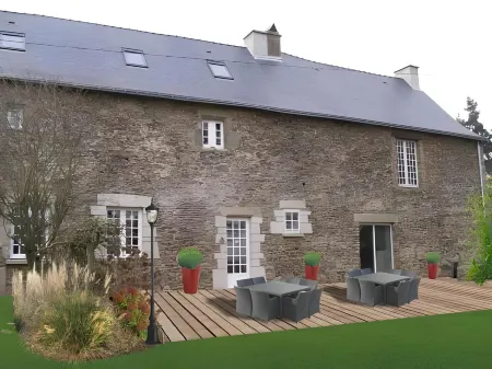 Manoir Desnachez Отели в г. Таюпон