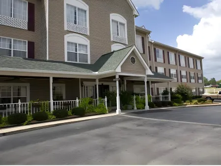 Country Inn & Suites by Radisson, Jackson, TN
