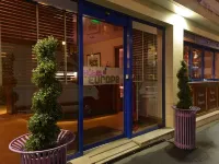 Urban Style Hotel de l'Europe Hotels near St. Maclou Catholic Church