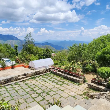 Dunagiri Retreat