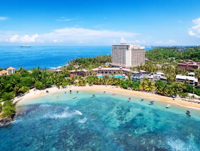 Surroundings Araliya Beach Resort and Spa Photo