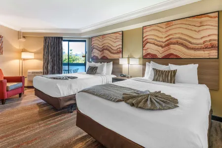 Best Western Plus Wine Country Inn  Suites Отели рядом с Аэропорт Чарльз М. Шульц