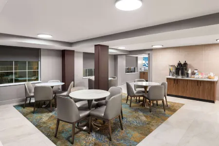 La Quinta Inn & Suites by Wyndham Knoxville Papermill