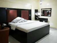 Golphin's Suites Hotels in Awka