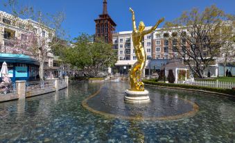 Holiday Inn Express & Suites Glendale Downtown