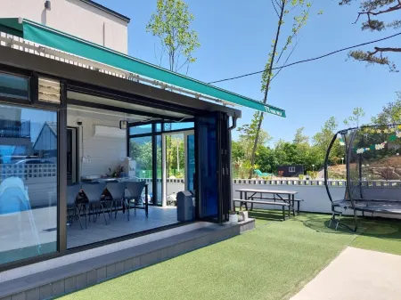 Gyeongju Kkuku Pool Villa Отели рядом с достопримечательностью «Международный Конвенционный Центр Гёнджу Хвабаек»