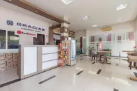 RedDoorz @ Jalan Krakatau Medan Hotels in East Medan