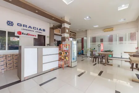 RedDoorz @ Jalan Krakatau Medan Отели рядом со станцией Medan Train Station
