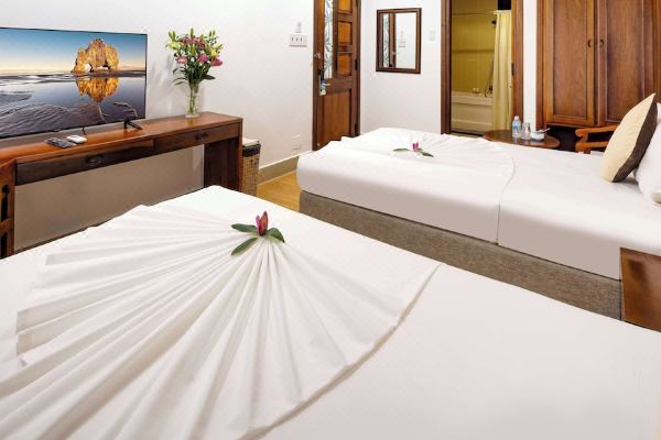 더 서머 호텔(The Summer Hotel)_3