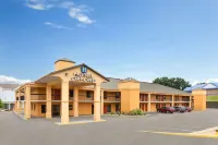 Hotel Oxford, a Travelodge by Wyndham - Bãi đậu xe