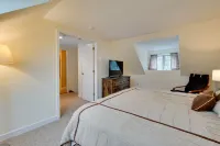 Sunny Stratton Townhome ~ 1 Mi to Skiing! - 3-Star