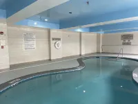 Wingate by Wyndham Savannah Gateway - Swimmingpools
