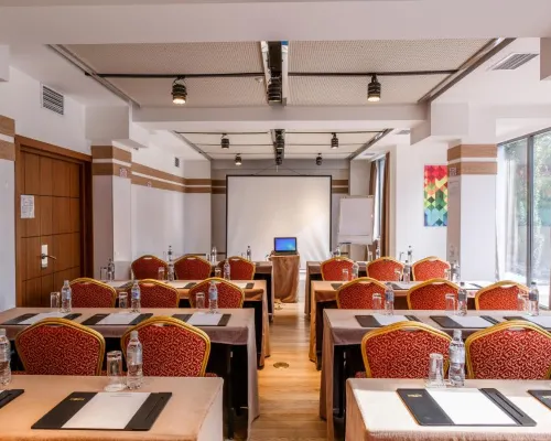 Smart Hotel Bishkek Geschäftseinrichtungen Photos