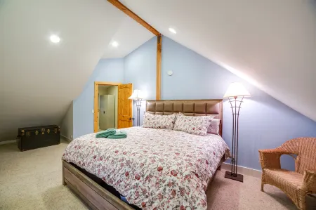 Glacier Springs Cabin 12 - Pet Friendly, Wifi, AC, Sleeps 4 Отели в г. Деминг