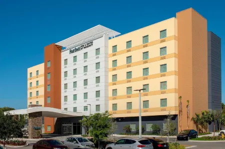 Fairfield Inn & Suites Miami Airport West/Doral Отели рядом с достопримечательностью «Трамп Нешнел Дорал Майами»