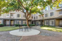 La Quinta Inn & Suites by Wyndham Dallas DFW Airport North - Kolam Renang