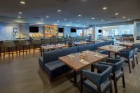 Collegian Hotel & Suites, Trademark Collection by Wyndham - sarapan
