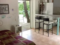 Studio Avec Terrasse et Pergola Dans Propriété Calme et Sécurisée Hotels in Cogolin