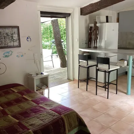Studio Avec Terrasse et Pergola Dans Propriété Calme et Sécurisée Отели в г. Коголен