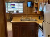Cozy Creek Cabin: 1-Bedroom Cabin next to Pipestem Resort Hotels in Bluestone River