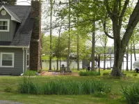 Beautiful  Lakefront Cabin with Unique Multi-Level Boat Dock (Now With WiFi)