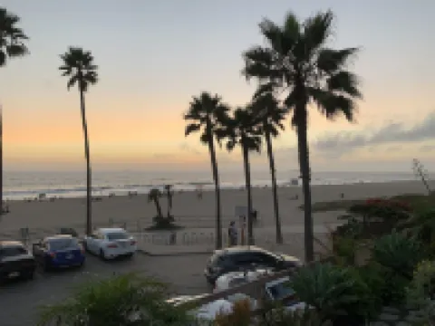 Charming beach home,remodeled,steps to the beach 2 blks downtown Manhattan beach