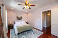 Charming 4 bedroom home just steps to the water! - balkon