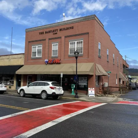 Convenient Downtown Location!