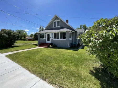 Cozy home minutes from downtown and close to the Big Horn Mountains. Отели в г. Шеридан