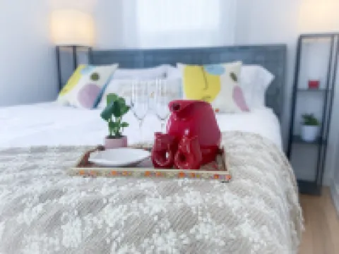 Beach Home w/King & Queen bed + Wi-Fi see Whales/Eagles Minutes to Seattle Ferry Hoteles en Bremerton