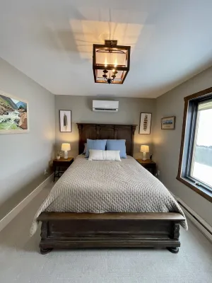 Luxury 3 bed/2 bath river front house, 10 minutes from Yellowstone Park Hotels near Yellowstone Hotsprings Campground