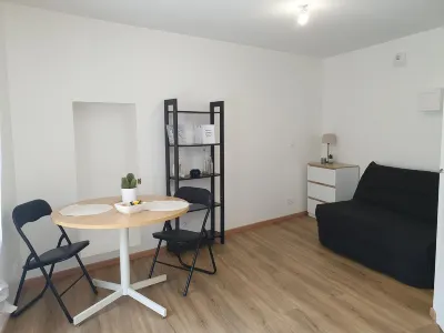 Holiday rental : Studio n°3 en plein centre-ville de Lannion Hôtels à proximité de : Decathlon Lannion