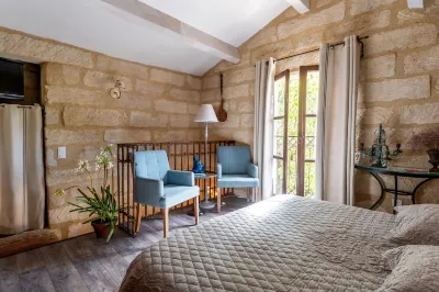 Le Mazet Authentique à Uzès, Clim, Piscine, Jardin, Wifi, Ideal Couple