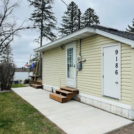 Cozy Lakeview Cabin in the heart of Breezy Point Resort