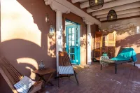Downtown Historic Casita: SF at its Finest!