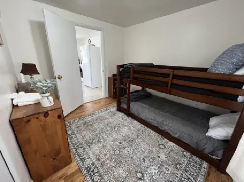 Cozy bungalo near restaurants, downtown, and Black Hills