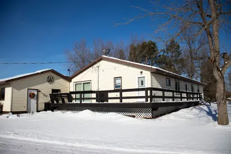 Walter’s in downtown Nimrod, MN Отели в г. Нимрод