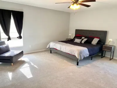 Spacious 3BR home with HEATED POOL in Ocala Các khách sạn gần Don Garlits Museum of Drag Racing